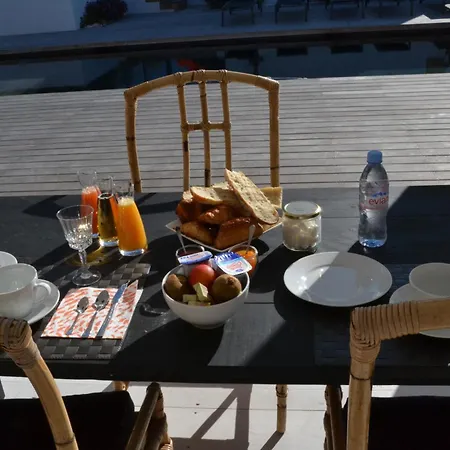 Alojamento de Acomodação e Pequeno-almoço Le Sud 3*