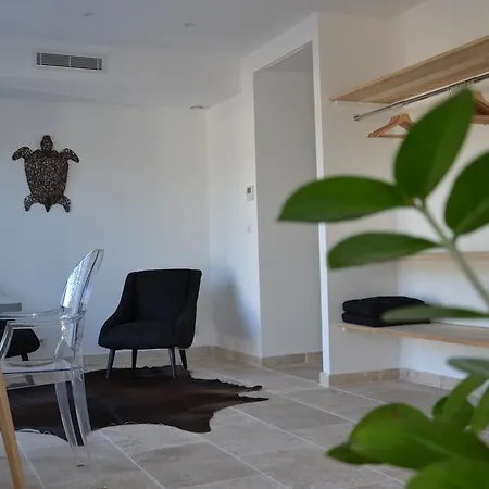 Alojamento de Acomodação e Pequeno-almoço Le Sud 3*