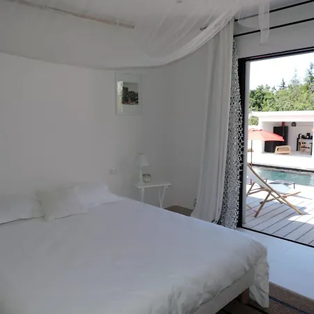 לינה וארוחת בוקר Le Sud 3*